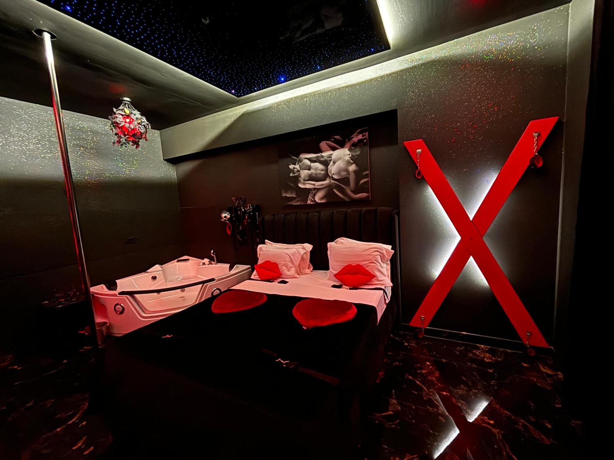 Love hotel Romeo Nights - - Adults Only